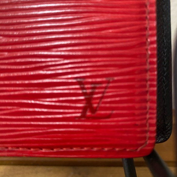 Authentic Louis Vuitton Epi agenda PM day planner plus unbranded paper included - Picture 4 of 16